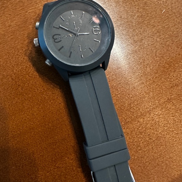 Watch - Picture 3 of 3